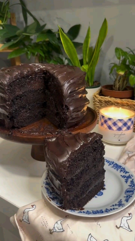 Шоколадний торт з шоколадним ганажем